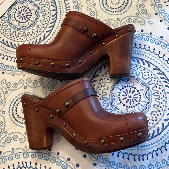 UGG Shoes - UGG Judy Clog - size 7